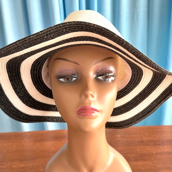 Magid Summer Floppy Hat Black & White Swirls 100% Straw - Picture 3 of 10